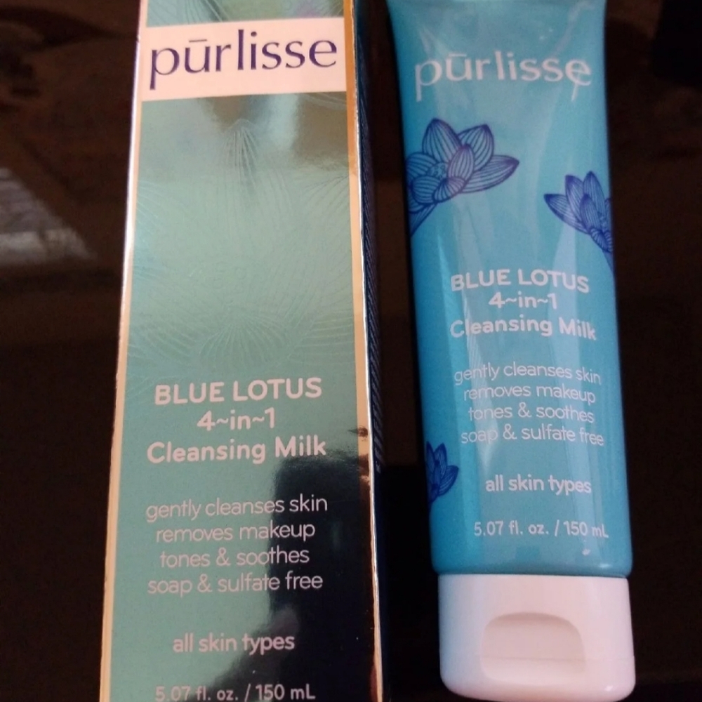 PŪRLISSE Blue Lotus 4 in 1 Cleansing Milk